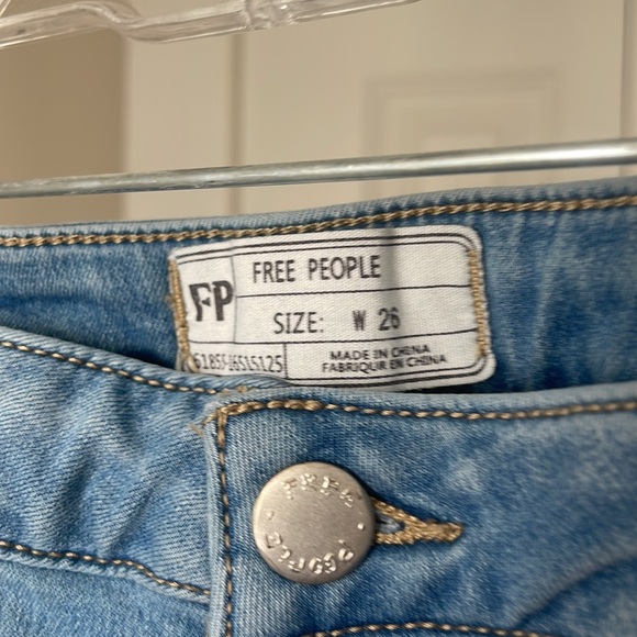 FLARE JEANS (LIGHTWASH) - Picture 3 of 3